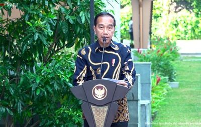 Presiden Jokowi memberikan sambutan saat peresmian Kawasan Indonesia Islamic Financial Center, Jakarta, Selasa (17/9/24). Sumber Foto berasal dari tangkapan layar Youtube Sekretariat Presiden.