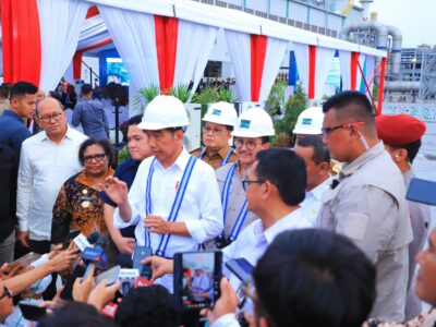 Presiden Joko Widodo saat meresmikan produksi pabrik pengolahan hasil tambang (smelter) PT. Freeport Indonesia (PTFI) di Kab. Gresik, Senin (23/09).