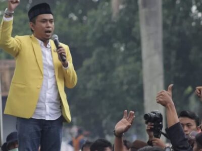 Ady Kriesna, Politisi Partai Golkar