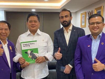 Viva Yoga menerima audiensi dari Ketua Umum Pengurus Besar Perhimpunan Dokter Hewan Indonesia (PBPDHI), Dr. drh. Muhammad Munawaroh, di Jakarta, Senin (11/11/2024).