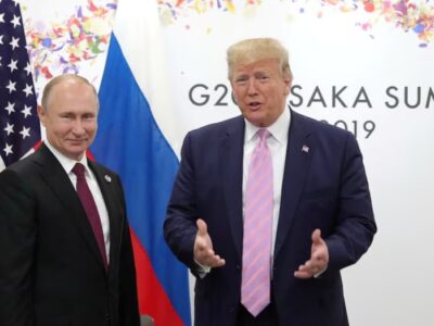 Vladimir Putin dan Donald Trump, dalam pertemuan di Osaka, 28 Juni 2019. Sumber foto : Sputnik/Mikhail Klimentyev/Kremlin via REUTERS