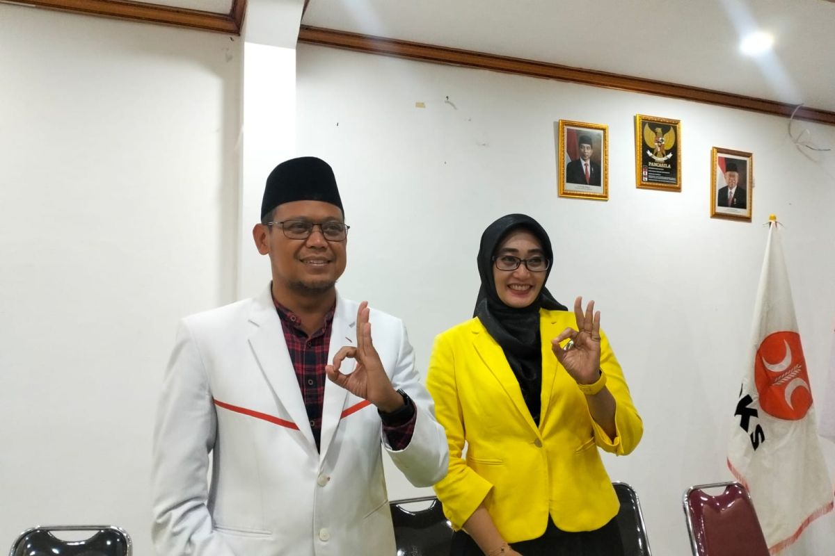 Pasangan calon Wali Kota Depok dari PKS Imam Budi Hartono dan Calon Wakil Wali Kota Depok dari Golkar, Ririn Farabi Arafiq pada pilkada Depok 2024. Sumber foto : ANTARA.