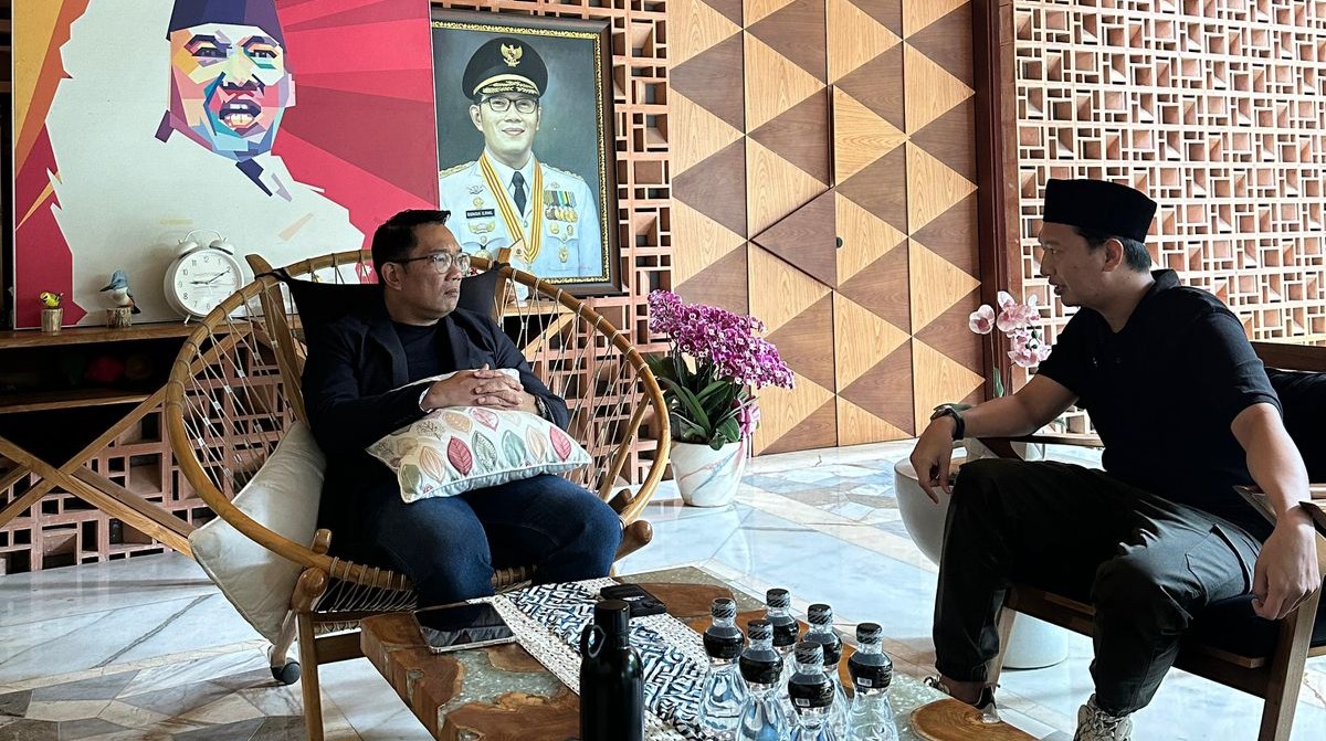 Arief Rosyid (kanan) dan Ridwan Kamil (Kiri)