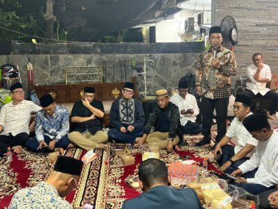 Menteri Wihaji saat menyampaikan sambutan dalam acara peringatan 40 hari meninggalnya Kholis Malik (Politisi Partai Golkar) di Cakung Jakarta pada Jum'at (27/12/2024)
