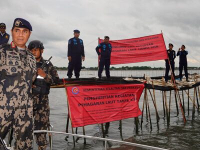 Kementerian Kelautan dan Perikanan (KKP) menghentikan kegiatan pemagaran laut tanpa izin di Tangerang, Banten yang sebelumnya viral di media sosial. Sumber foto : Humas Ditjen PSDKP