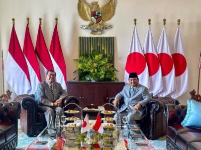 Presiden Prabowo Subianto (kanan) dan Perdana Menteri Jepang Shigeru Ishiba (kiri) duduk bersama di ruang kerja Presiden saat kunjungan kenegaraan di Istana Bogor, Kota Bogor, Jawa Barat, Sabtu (11/1/2025)/Foto: ANTARA.