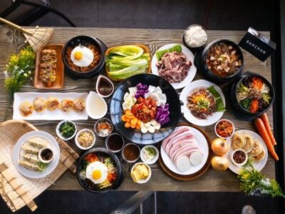 Menu yang ada di Cafe Seminyak Bali. Sumber foto : https://foodparadise.network/