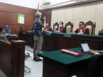 Persidangan perselisihan hubungan industrial atau PHI yang melibatkan jurnalis Miftah Faridl melawan perusahaan tempatnya bekerja, CNN Indonesia di PN Surabaya pada Selasa (4/3/2025) lalu. Sumber foto : Aliansi Jurnalis Independen (AJI).