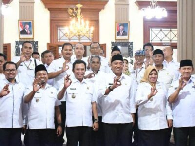 Foto bersama Pemkab Situbondo bersama Pemkab Bondowoso pada Rabu (23/4/2025) dalam rangka studi referensi terkait strategi pemekaran kecamatan dan kemitraan dengan perguruan tinggi negeri di Bondowoso.
