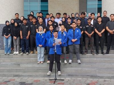 Pembacaan pernyataan sikap FH UII Senin, (26/5). Sumber foto : KOMPAS.