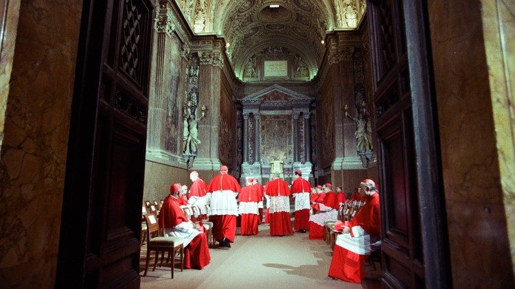 Para kardinal berkumpul untuk memilih Paus baru pada tahun 1978. Sumber foto : Vatican News