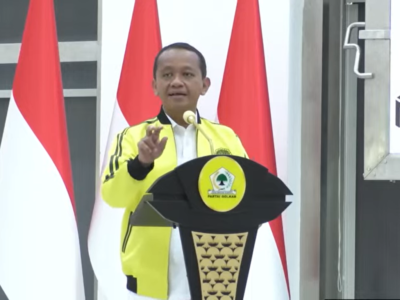 Ketua Umum DPP Partai Gokar, Bahlil Lahadalia, saat menjadi keynote speech pada diskusi bertajuk "Arah Kebijakan Geostrategi dan Geopolitik Indonesia", yang digelar di Sekretariat DPP Partai Golkar, Slipi, Jakarta, Kamis (8/5/2025).