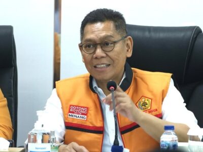 Adies Kadir saat Memimpin rapat pleno bersama jajaran pengurus DPP Ormas MKGR untuk membahas susunan kepanitiaan Musyawarah Besar (Mubes), tempat dan waktu pelaksanaan. Sumber foto : Instagram @adies.kadir