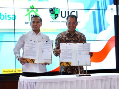 Penandatanganan MOU antara UICI dan Kementerian Kependudukan dan Pembangunan Keluarga yang ditandatangi oleh Rektor UICI, Prof. La Ode M.Kamaluddin dan Menteri Wihaji di Jakarta pada Senin (19/5/2025)