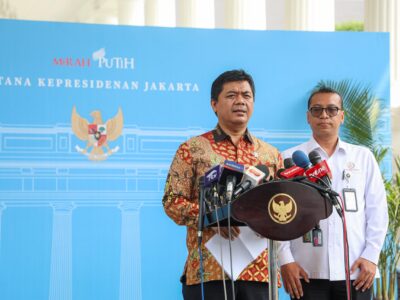 Wamen Sekneg Juri Ardiantoro