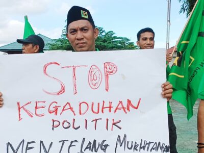 Demonstrasi kader PPP Se-Papua Barat menolak tehadap manuver yang dilakukan Romahurmuzy alias Rommy menjelang pelaksanaan Muktamar PPP.