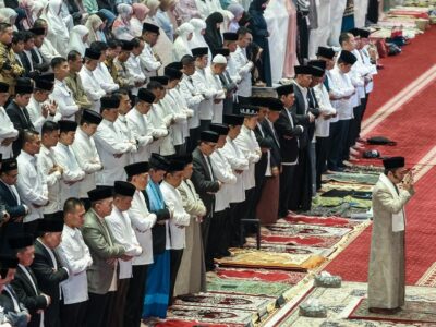 Presiden Prabowo saat mengikuti perayaan sholat idul adha di Masjid Istiqlal Jakarta, Jum'at (6/6/2025). Sumber foto : Sekretariat Kabinet