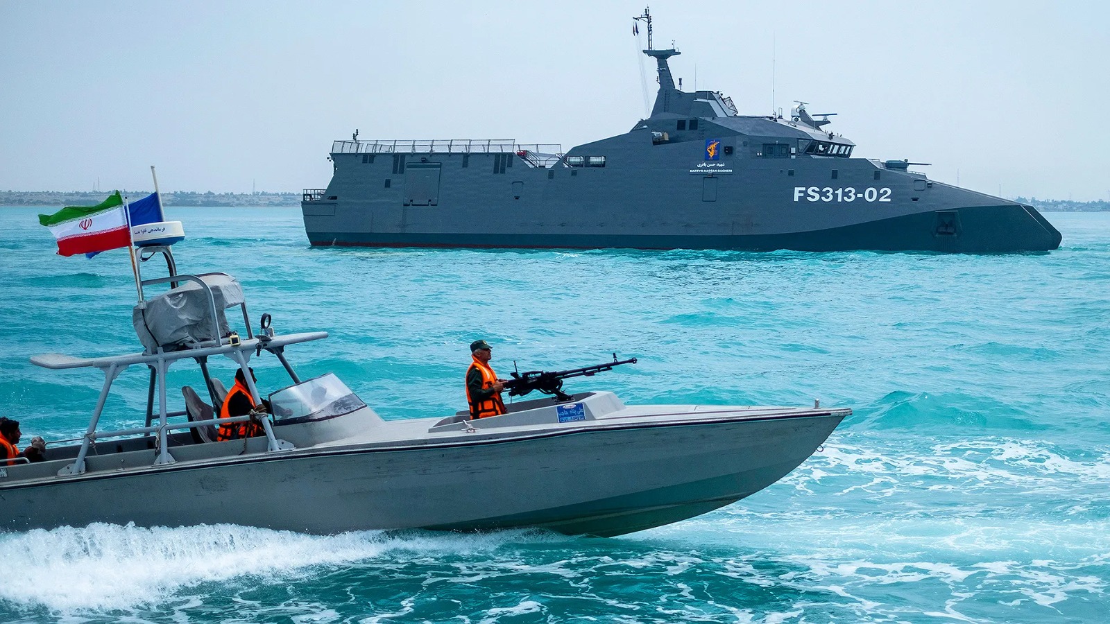 Pasukan Garda Revolusi Islam Iran saat beroperasi menyisir Selat Hormuz