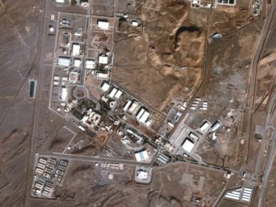 Gambar satelit menunjukkan fasilitas nuklir Natanz di Iran pada 24 Januari 2025 [Handout/Maxar Technologies via Reuters].