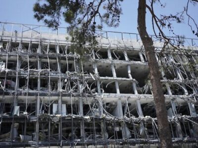 Kerusakan di Institut Ilmu Pengetahuan Weizmann akibat serangan rudal Iran pada Sabtu (14/06/2025) di Rehovot, Israel. Sumber Foto : AP/Maya Alleruzzo