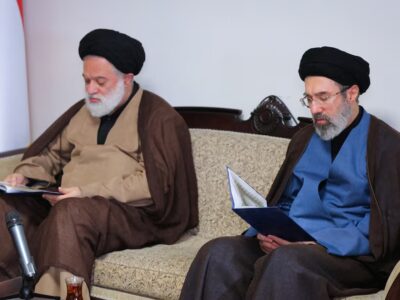 Mojtaba Khamenei, putra kedua Pemimpin Tertinggi Iran Ayatollah Ali Khamenei, mengunjungi kantor Hizbullah di Tehran, Iran, pada 1 Oktober 2024. Foto dari Kantor Pemimpin Tertinggi Iran/WANA (West Asia News Agency). Disiarkan melalui REUTERS