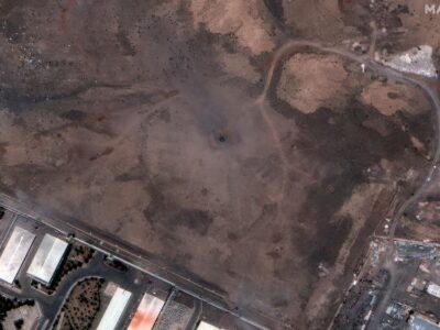 Citra satelit memperlihatkan tampilan dekat kawah di atas fasilitas bawah tanah Natanz Enrichment Facility, setelah dihantam serangan udara AS, dekat Natanz, Iran, 22 Juni 2025. Sumber Foto : Maxar Technologies. Disiarkan melalui REUTERS.