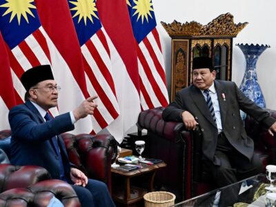 Prabowo Subianto (Kanan) PM Malaysia Anwar Ibrahim (Kiri). Sumber foto : Sekretariat Presiden).