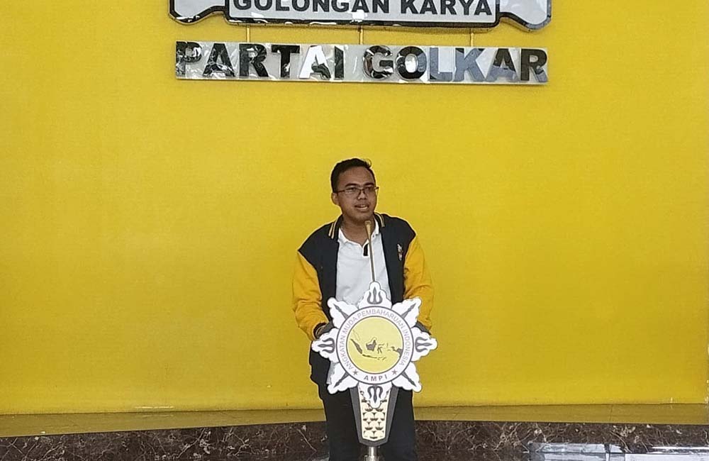Ari Sutrisno, saat bergabung ke Partai Golkar.