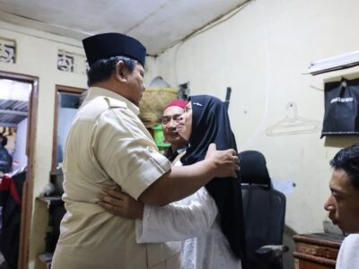 Presiden Menyambangi Kediaman Almarhum Affan Kurniawan Pengemudi Ojek Online Yang Menjadi Korban Rantis Aparat. Sumber foto : instagram @presidenrepublikindonesia