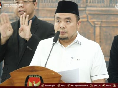 Ketua KPU Mochammad Afifuddin dalam jumpa pers di Kantor KPU RI, Jakarta, Selasa (16/9).