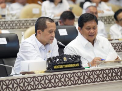 Menteri Transmigrasi Muhammad Iftitah Sulaiman dan Wamentrans Viva Yoga Mauladi