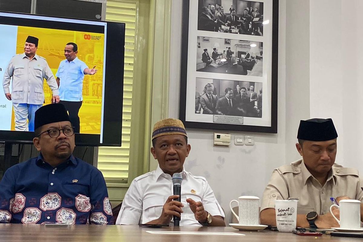 Bahlil Lahadalia (Baju Putih). Sumber foto : KOMPAS