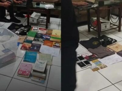 Beberapa buku Delpedro Marhaen yang disita pihak aparat kepolisian